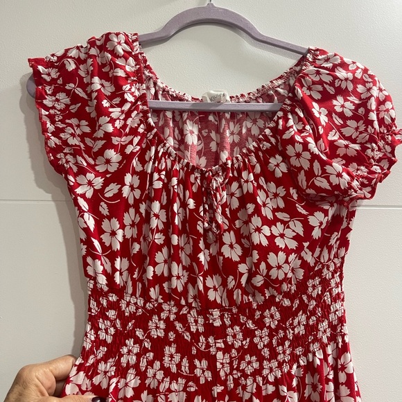 Chic Red Floral Midi Dress - Picture 3 of 5